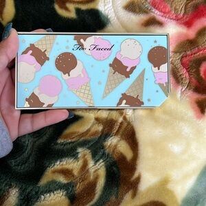 Too faced highlighter palette